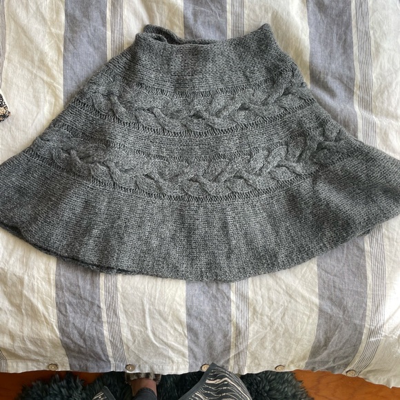 Avoca small poncho/shrug - Picture 4 of 4